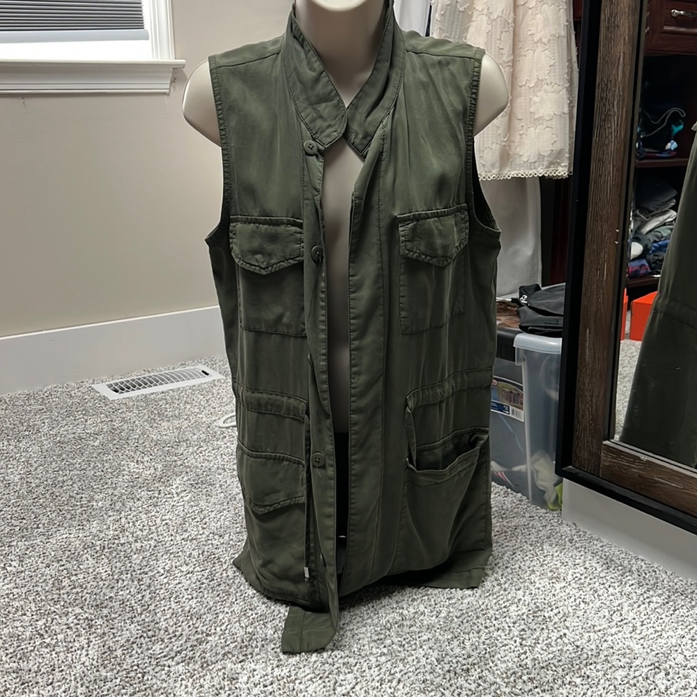 Green utility lightweight vest